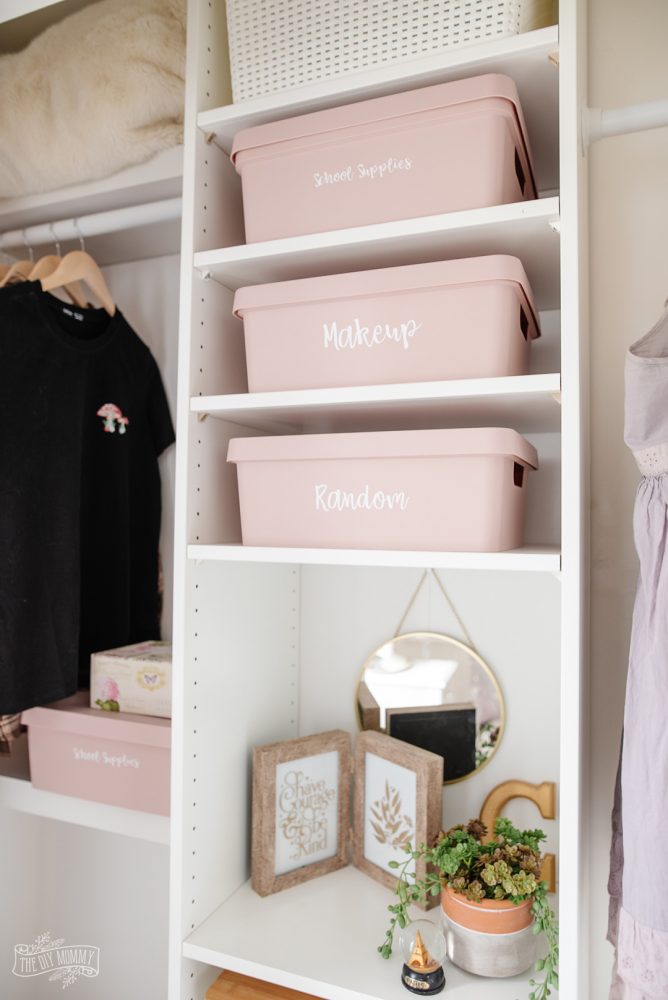 Need some closet organization ideas for your kids' closets? These 5 quick ideas will help make your child's closet more functional and organized so you're ready for the new school year ahead!