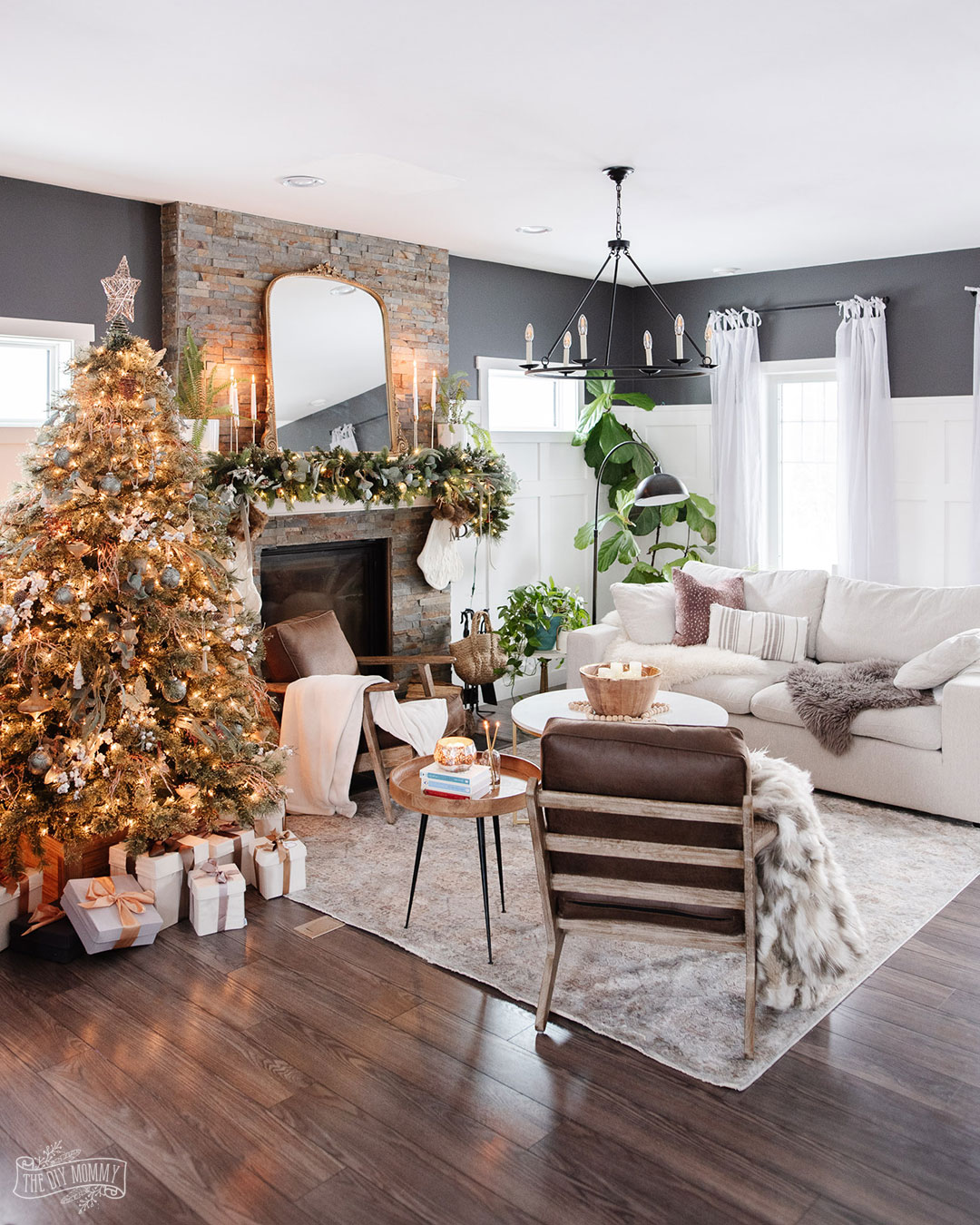 Simple Christmas Decorating Ideas: Holiday Home Tour 2021