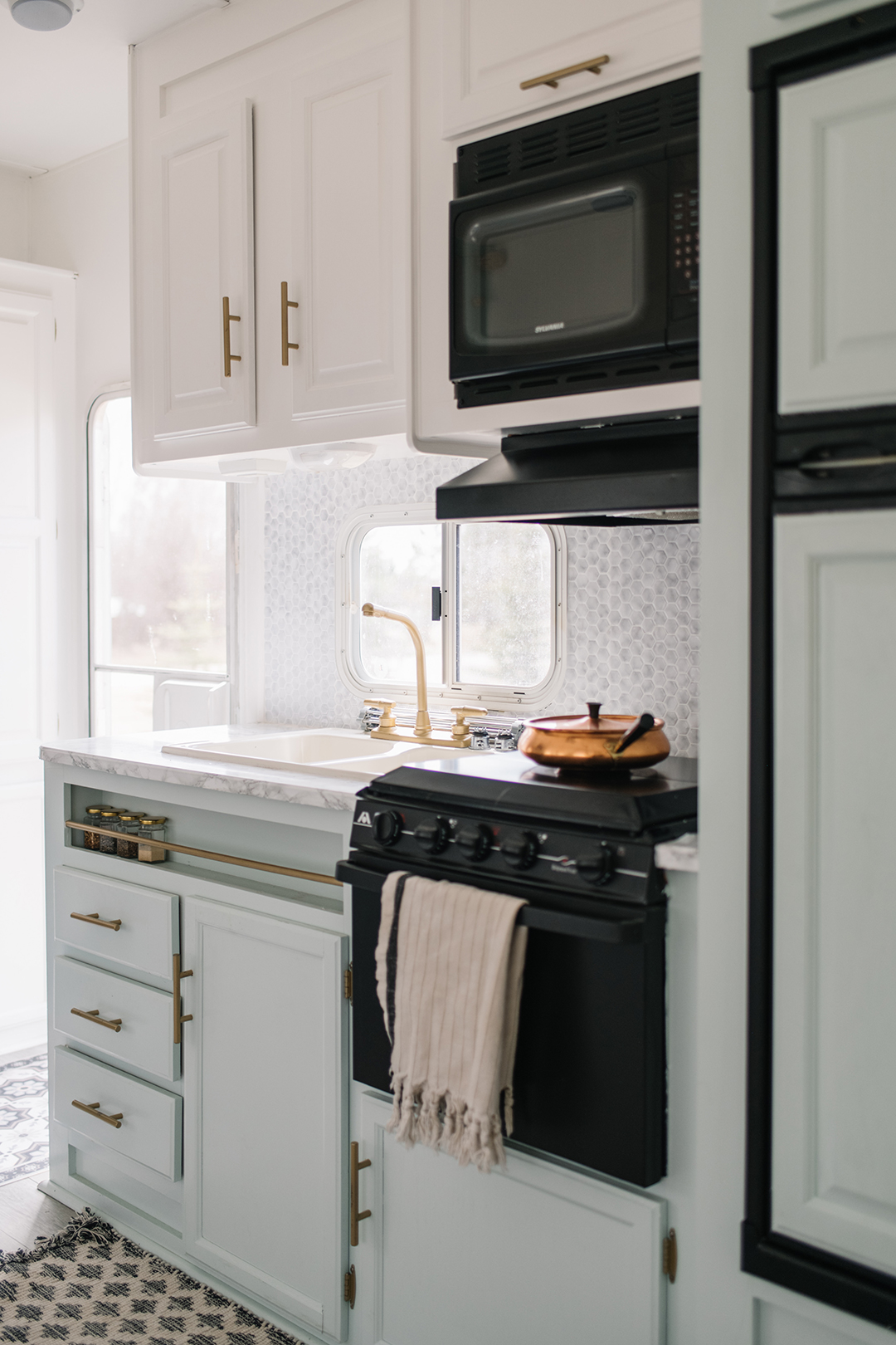 how to paint kitchen cabinets professionally