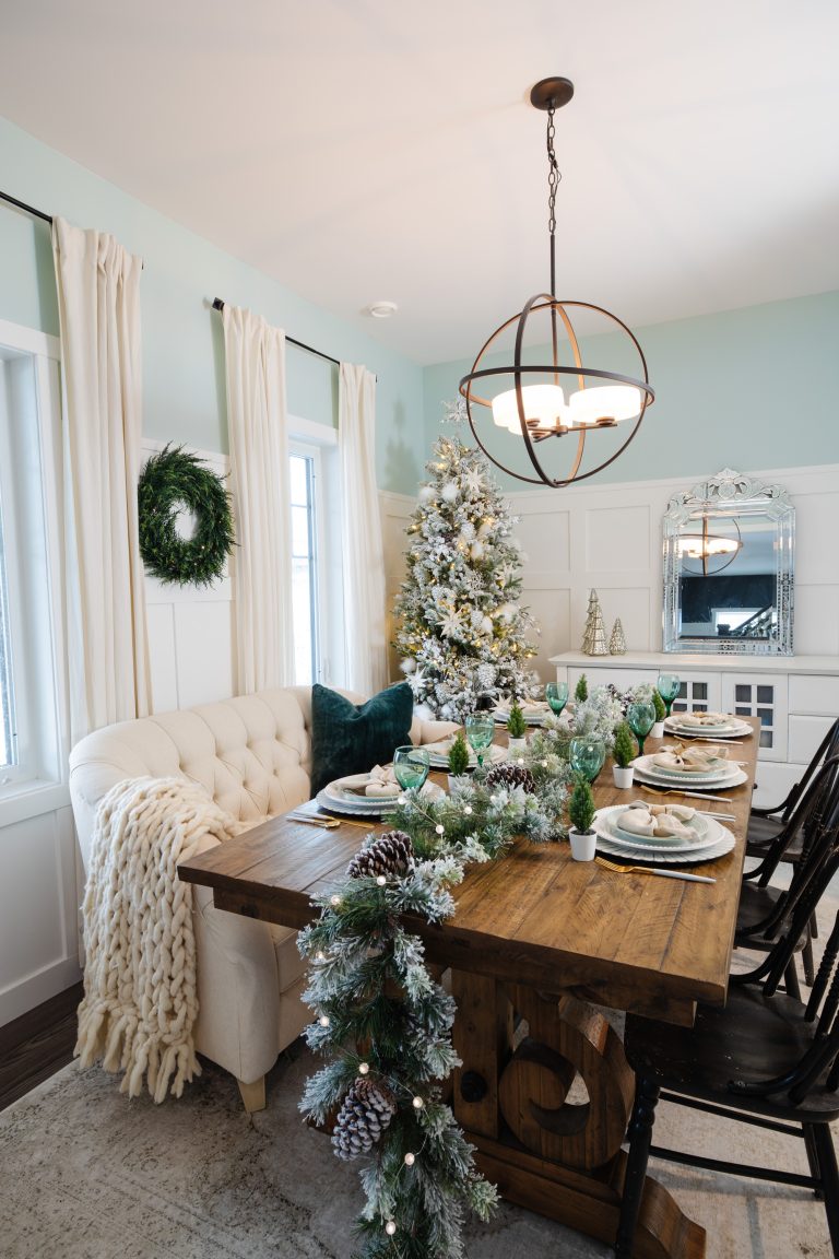 Dining Room Christmas Decor Ideas 2022