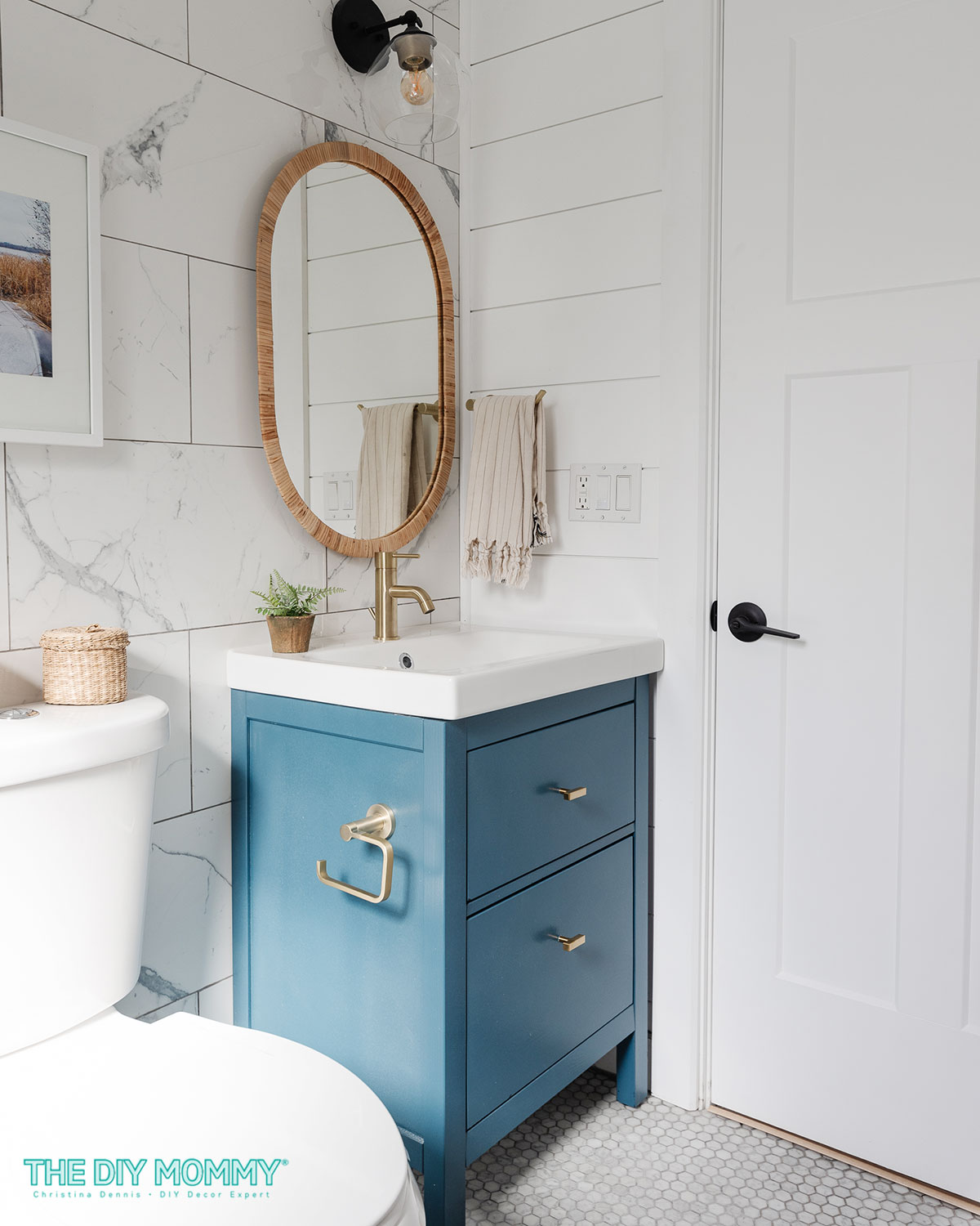 Idées de vanité de salle de bain peinte - comment mettre à niveau une vanité IKEA