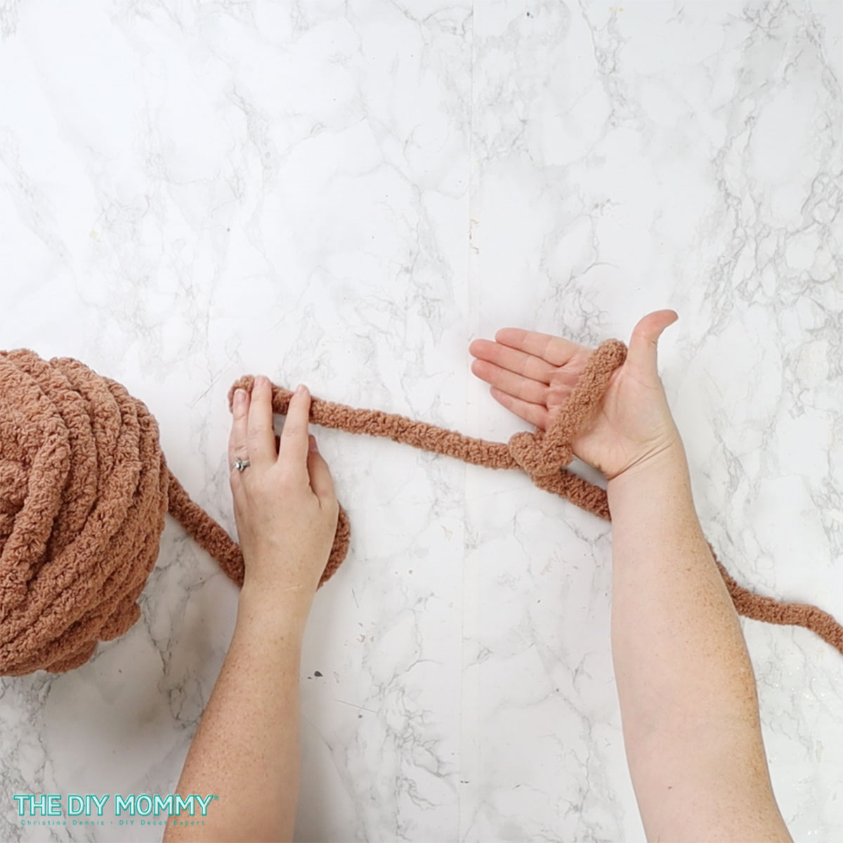 How to Knit a Chunky Blanket for Beginners: No Needles Required! | The DIY  Mommy