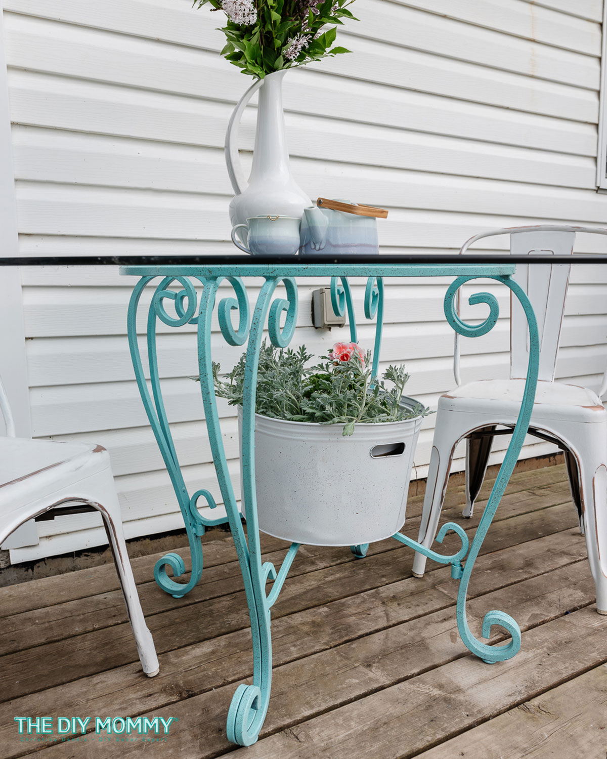 An upcycled patio table into a DIY plant stand